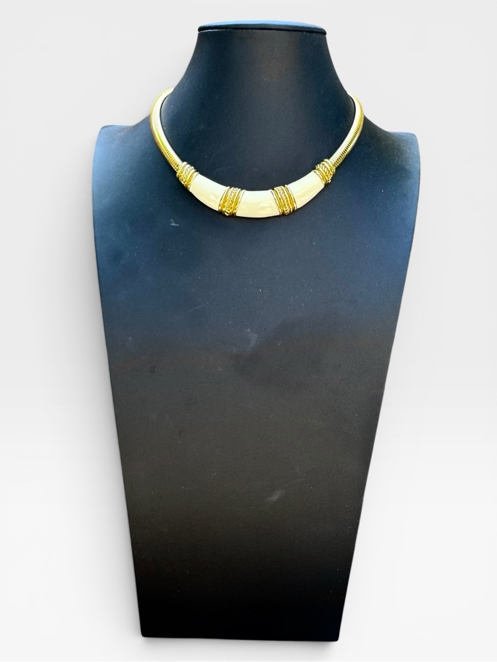 MONET 1980s Vintage Gold and Ivory Enamel Omega Tubogas Collar Necklace - Picture 5 of 16